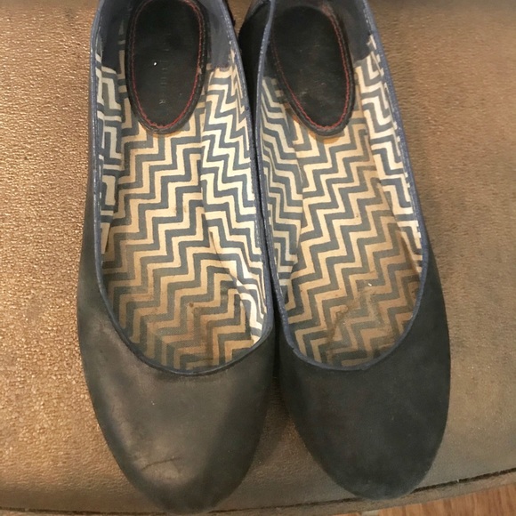 Tommy Hilfiger Black Flats - Picture 3 of 4